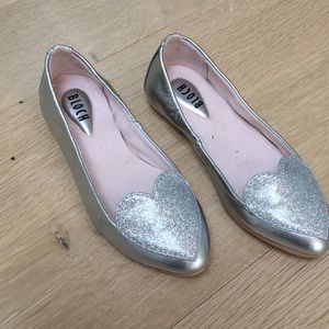 Silver Glitter Heart Girls Dress Shoe